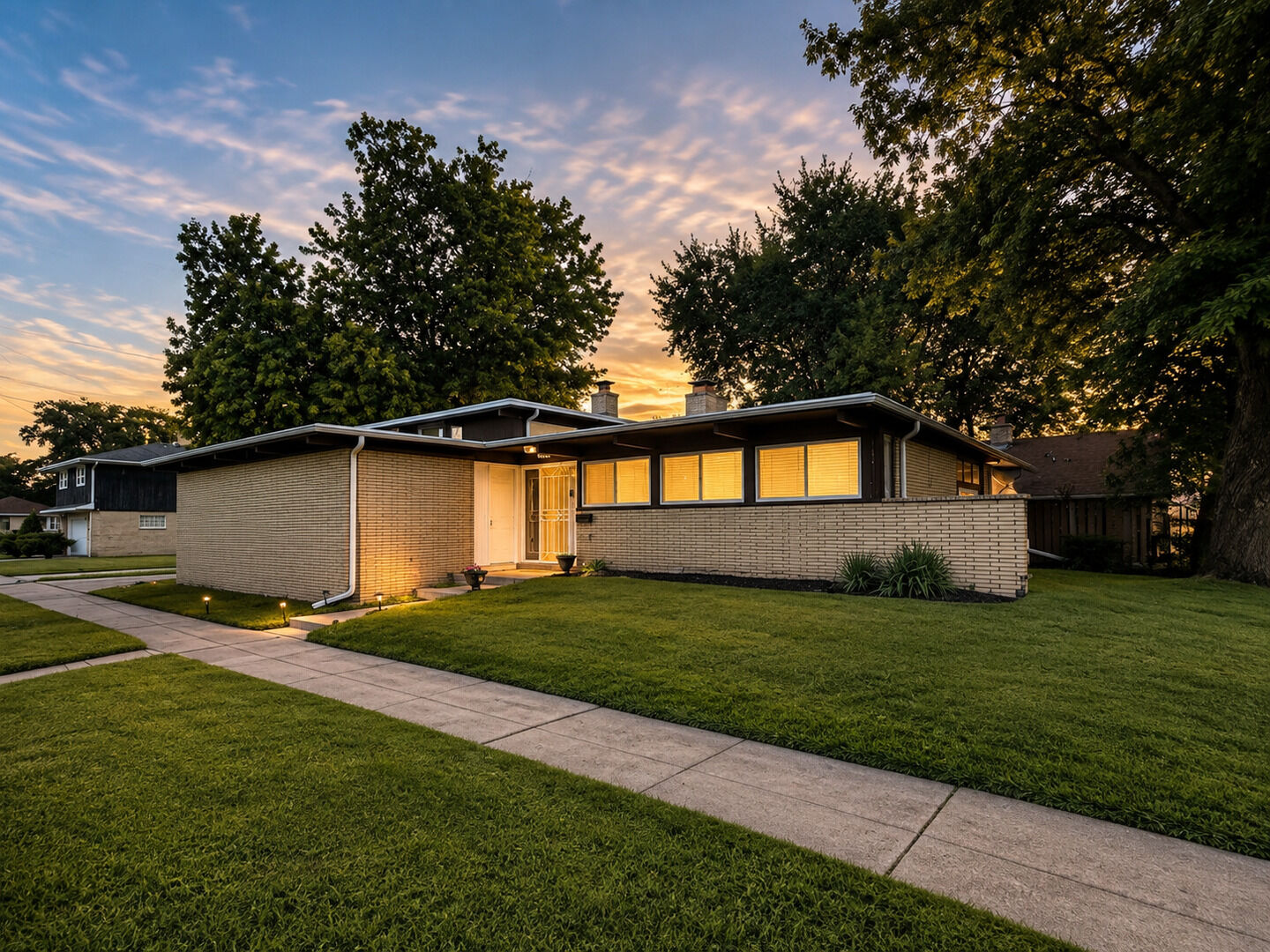Property Photo: 14844 Cottage Grove Avenue IL 60419