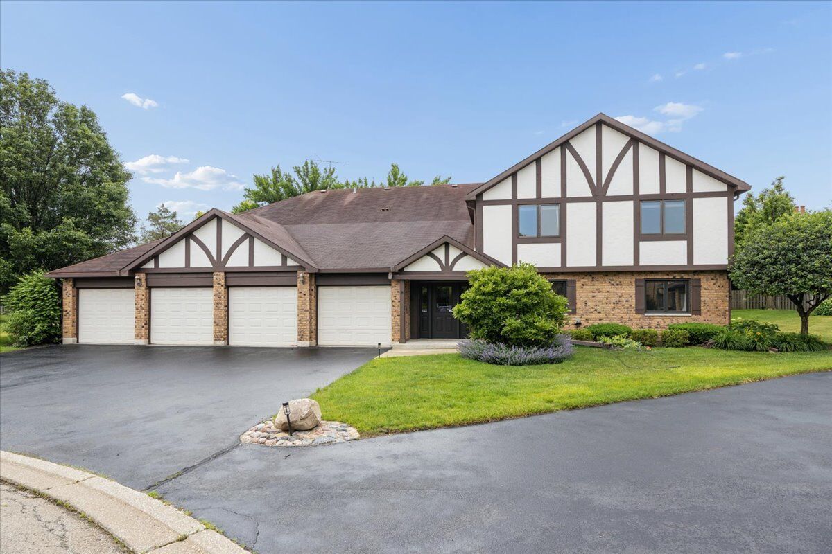 Property Photo:  546 Banyon Lane B  IL 60525 