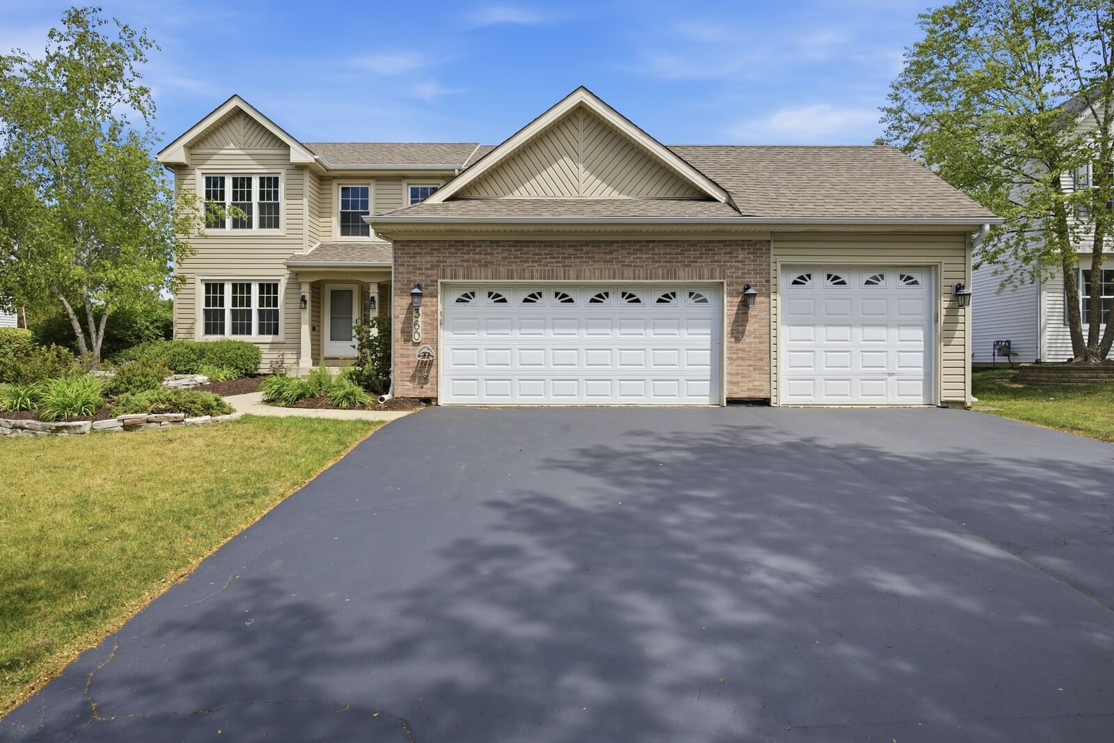 Property Photo: 360 Winding Canyon Way IL 60102