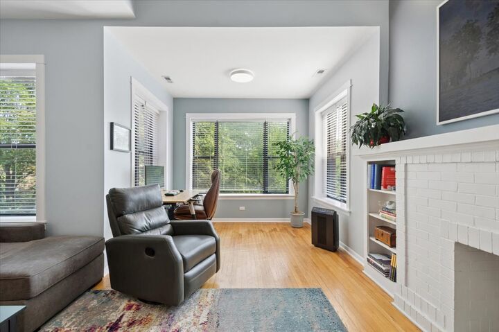 Property Photo:  2456 W Eastwood Avenue 3  IL 60625 