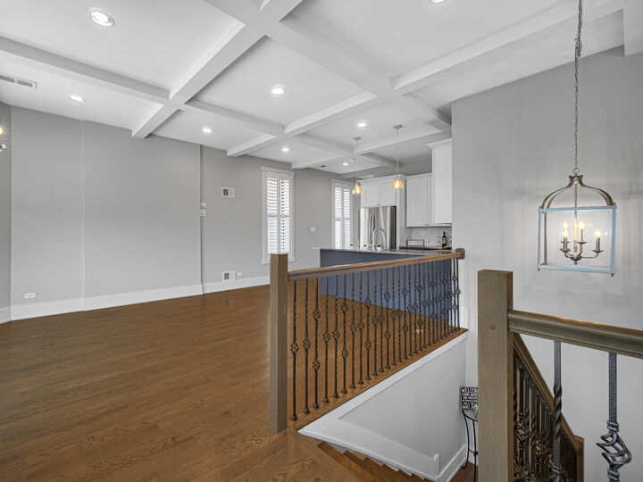 Property Photo: 6409 S Maryland Avenue 3 IL 60637