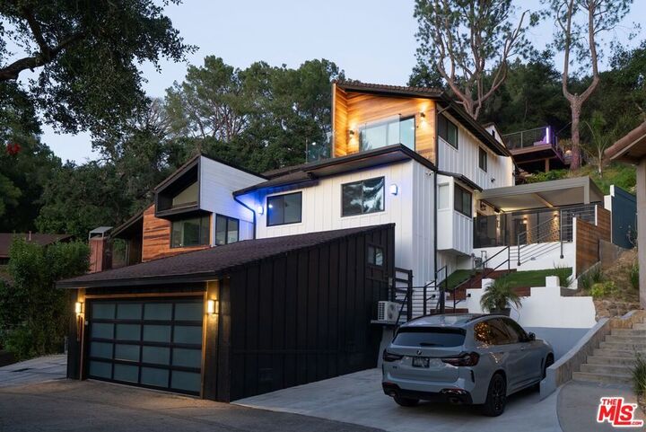 Property Photo:  4118 Oak Hollow Road  CA 91302 