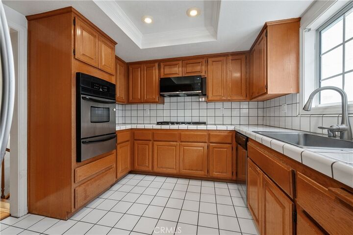Property Photo:  1805 Carnegie Lane 3  CA 90278 