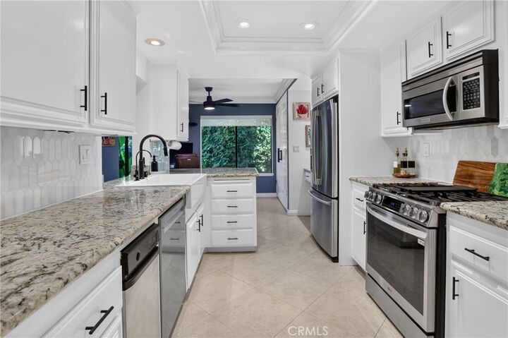 Property Photo:  27871 Esporlas 27  CA 92692 