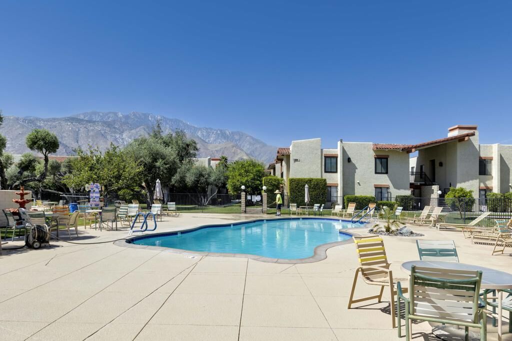 Property Photo:  1409 N Sunrise Way 55  CA 92262 