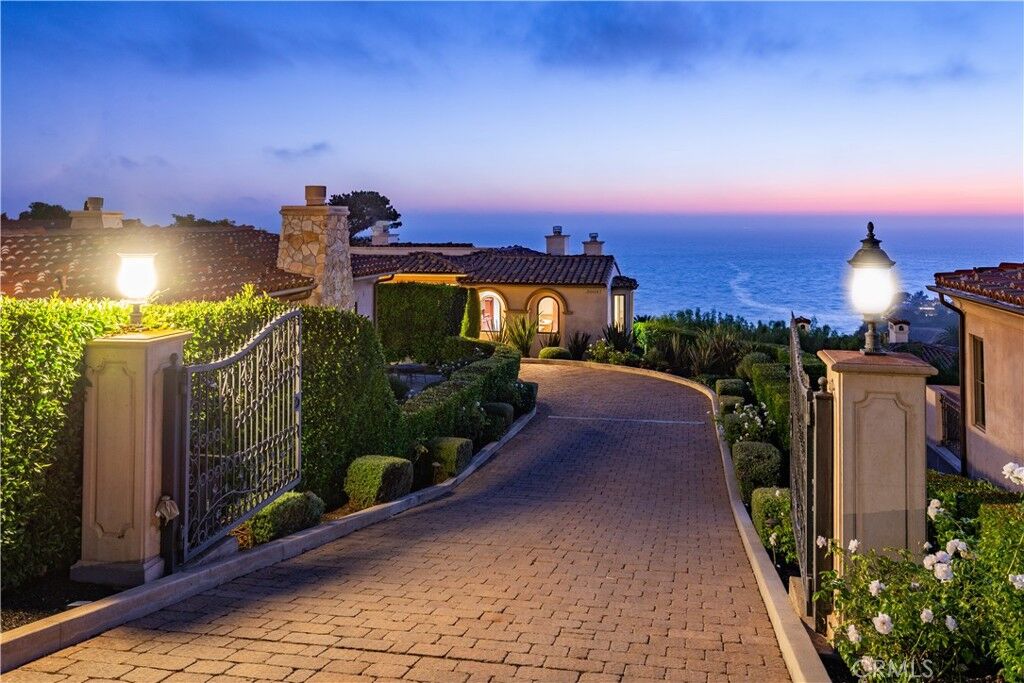 Property Photo:  30057 Via Victoria  CA 90275 