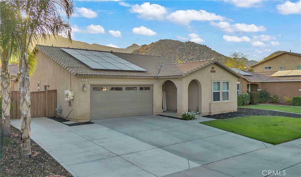 Property Photo:  684 Julian Avenue  CA 92582 