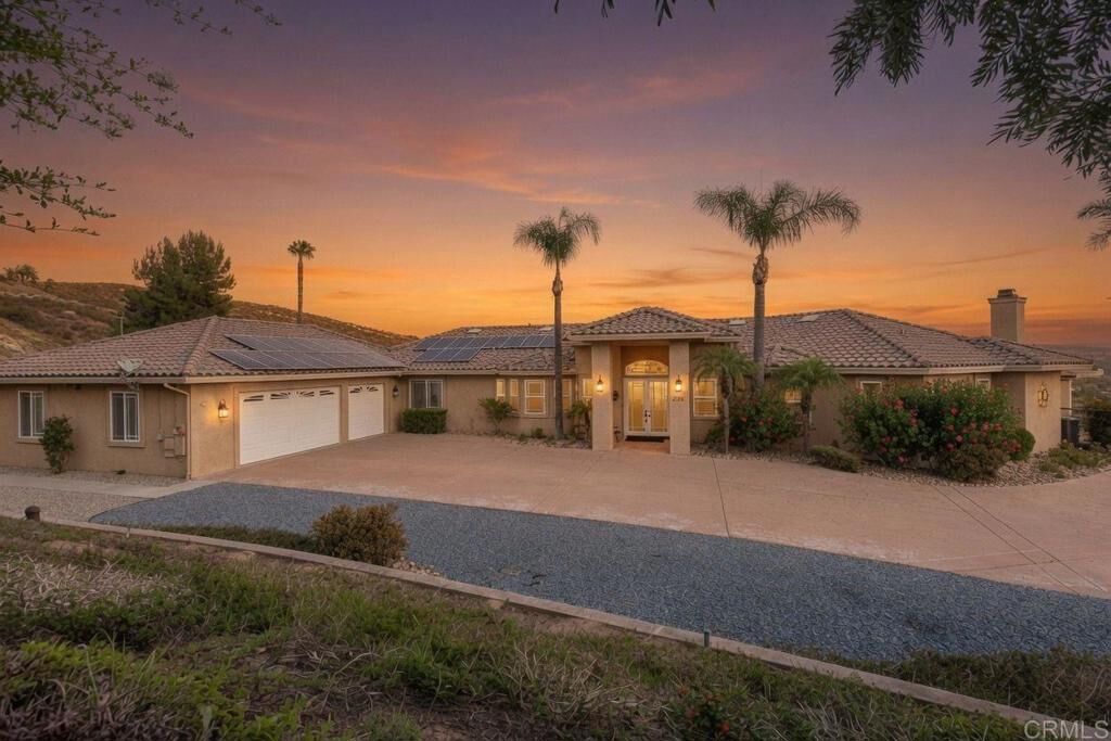 Property Photo:  2255 Los Altos De Cerro  CA 92065 