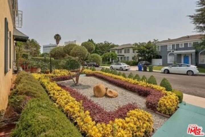 Property Photo:  701 Lorraine Boulevard  CA 90005 