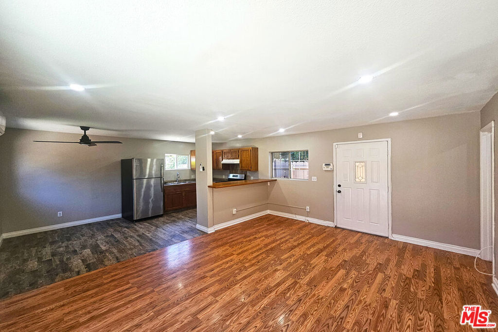 Property Photo:  6946 1/2 Jellico Avenue  CA 91406 