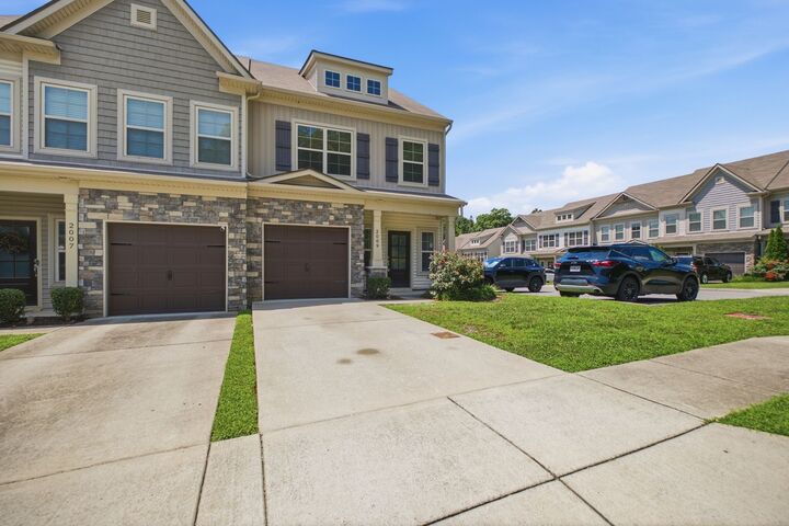Property Photo:  2009 Abbingdon Way  TN 37138 