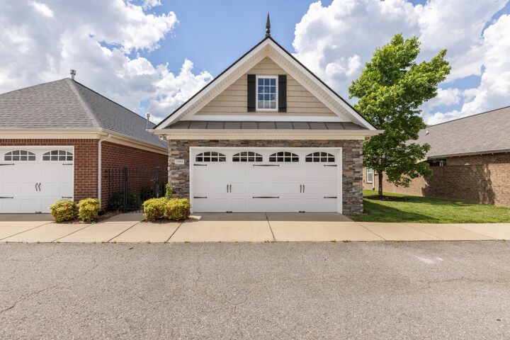 Property Photo: 395 Devon Chase Hl 1004 TN 37066