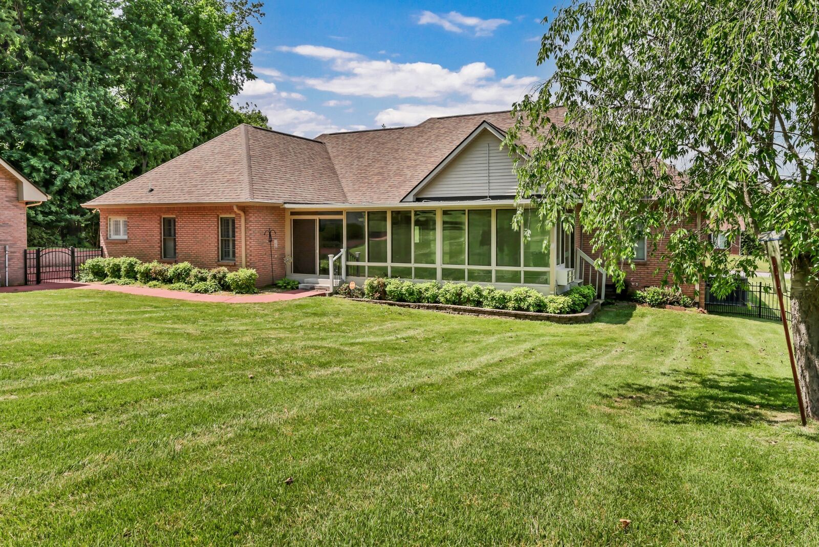 Property Photo:  453 Stonemeadow Rd  TN 37043 