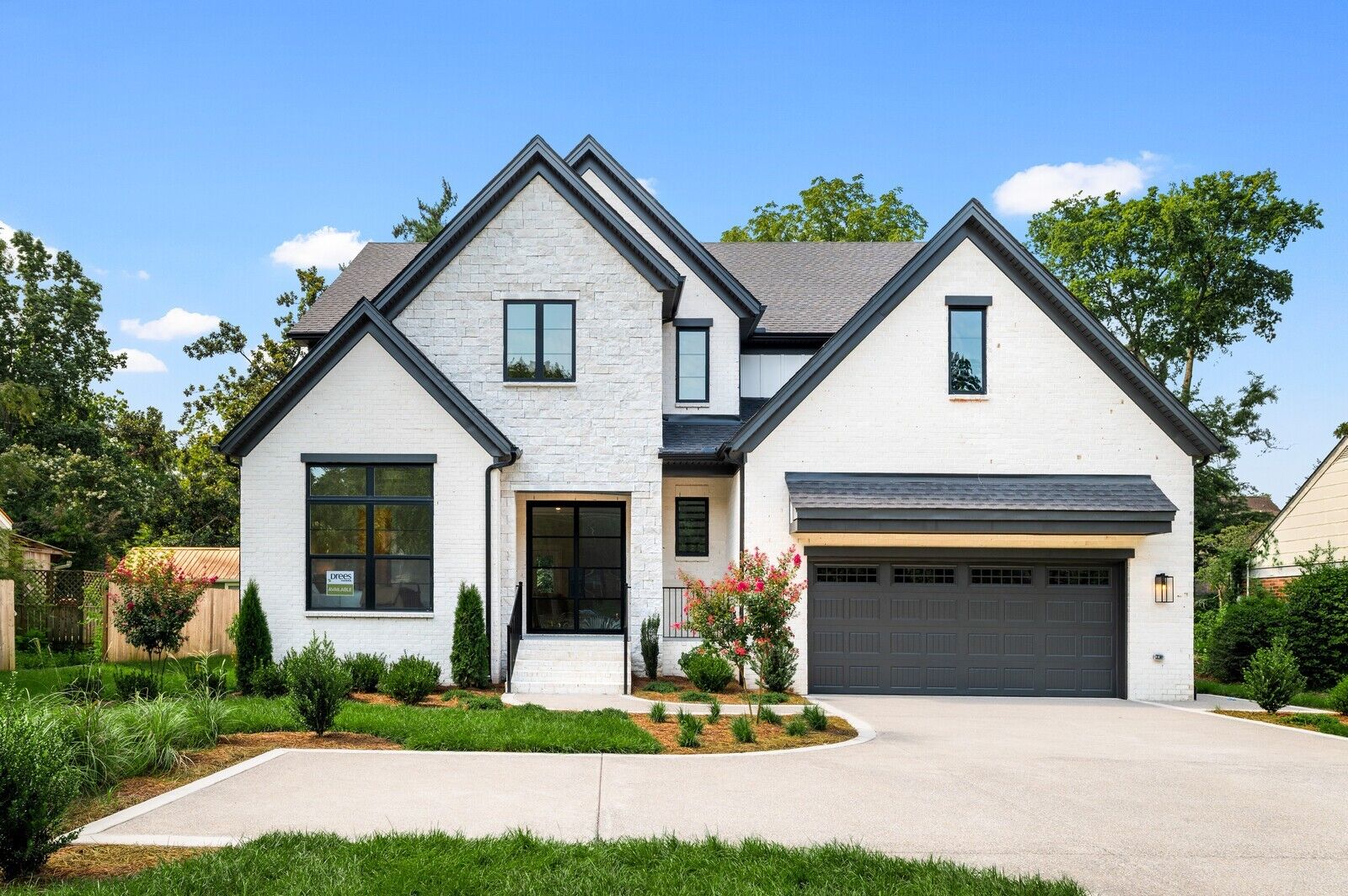Property Photo: 1103 Maplehurst Ln TN 37204