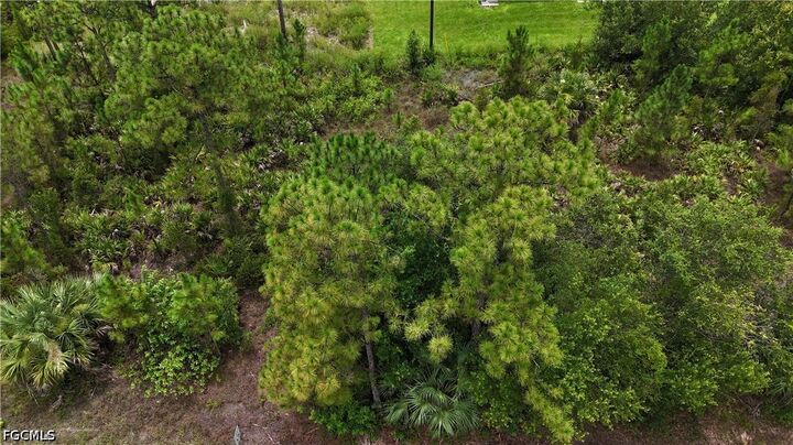 Property Photo: 2402 E 10th Street FL 33936