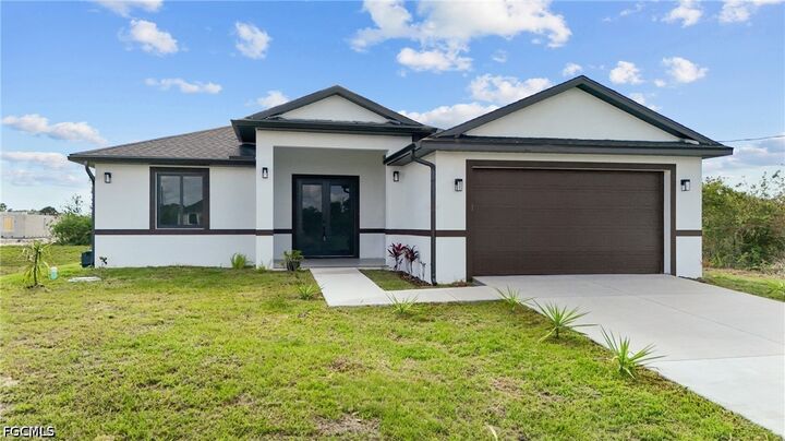 Property Photo:  8033 Oakleaf Circle  FL 33935 