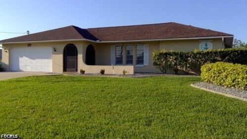 Property Photo:  1124 SE 29th Street  FL 33904 