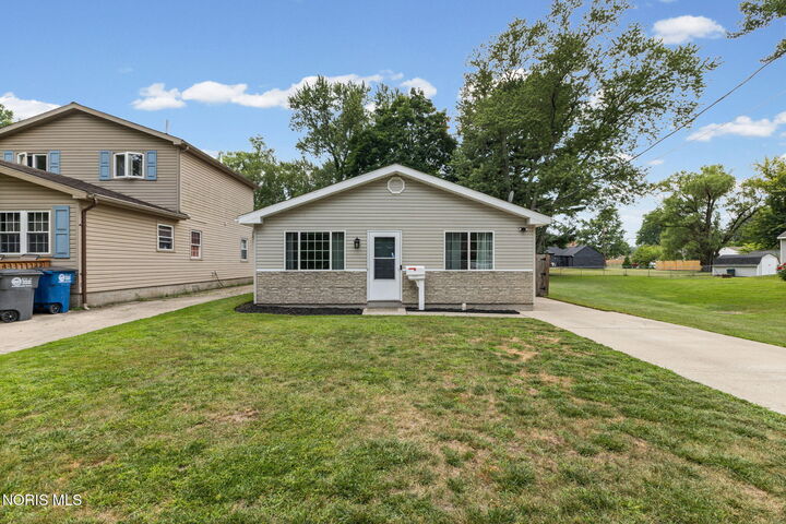 Property Photo: 1731 Harlan Road OH 43615