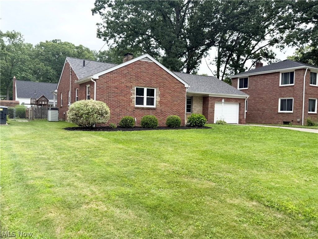 Property Photo:  546 Belvedere Avenue NE  OH 44483 