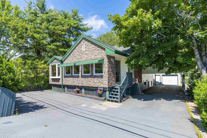 1645 St Margarets Bay Road — photo 1