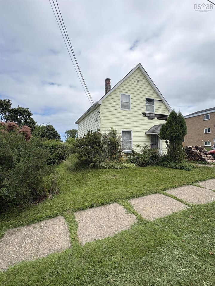 Property Photo: 37 Rose Avenue NS B0K 1X0