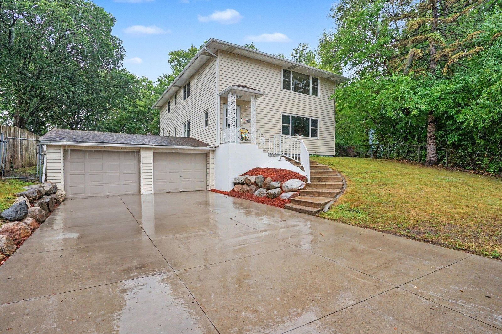 Property Photo:  1680 Burns Avenue  MN 55106 
