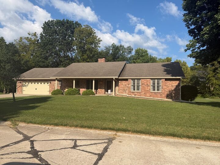 Property Photo:  2106 Oak Lawn Dr  MO 64601 