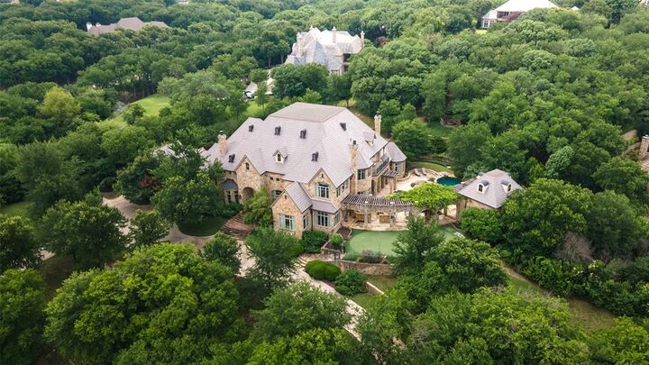 Property Photo: 6901 Sanctuary Lane TX 76132