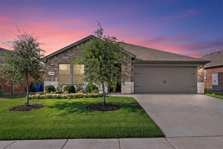 Property Photo:  2920 Roper Street  TX 75189 