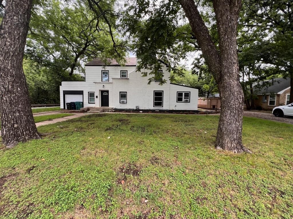 Property Photo: 622 N Austin Street TX 76201