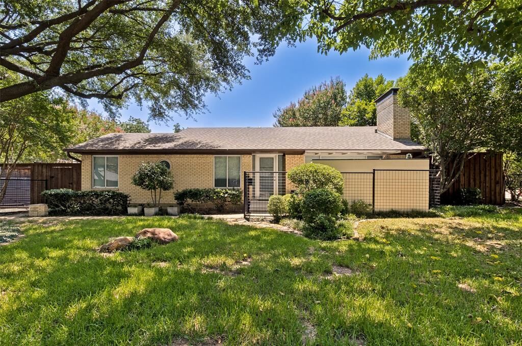Property Photo: 6406 Chesley Lane TX 75214