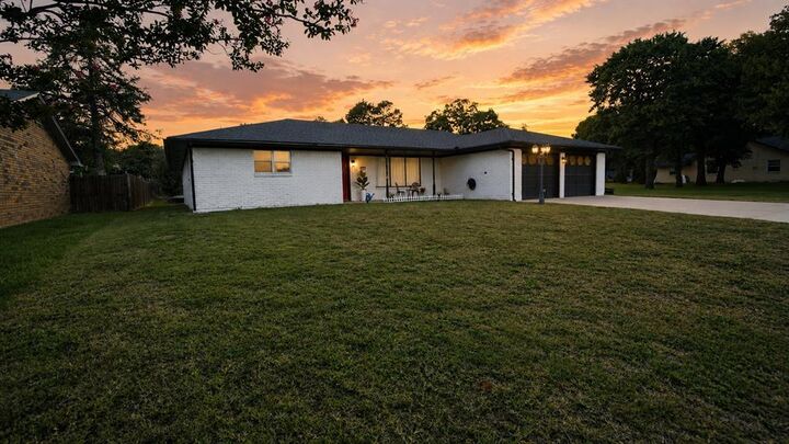 Property Photo: 308 Oakwood Drive TX 76059