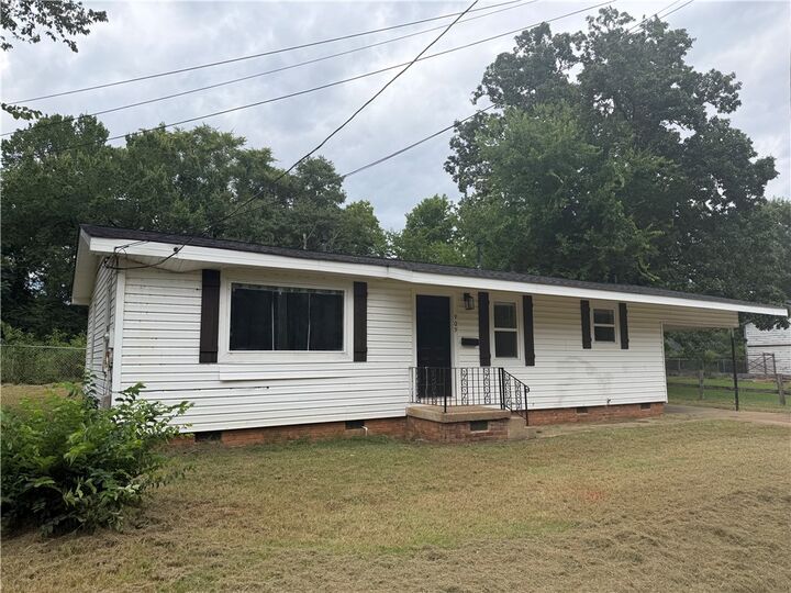 Property Photo:  909 Riddell Street  AR 72830 