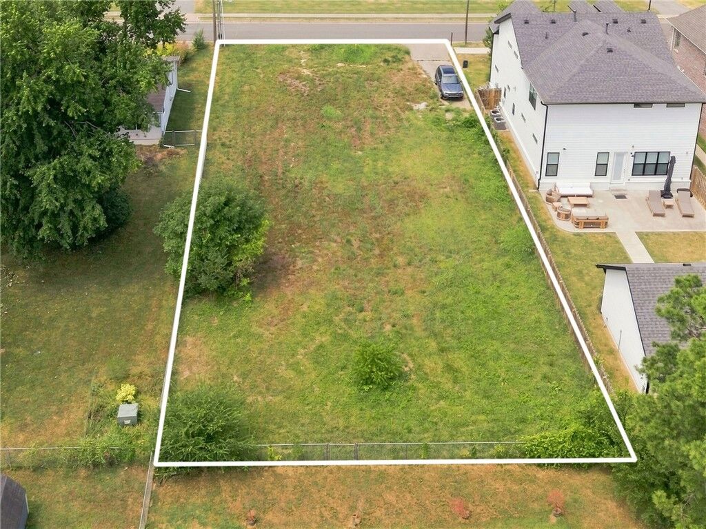 Property Photo:  215 SW F Street  AR 72712 