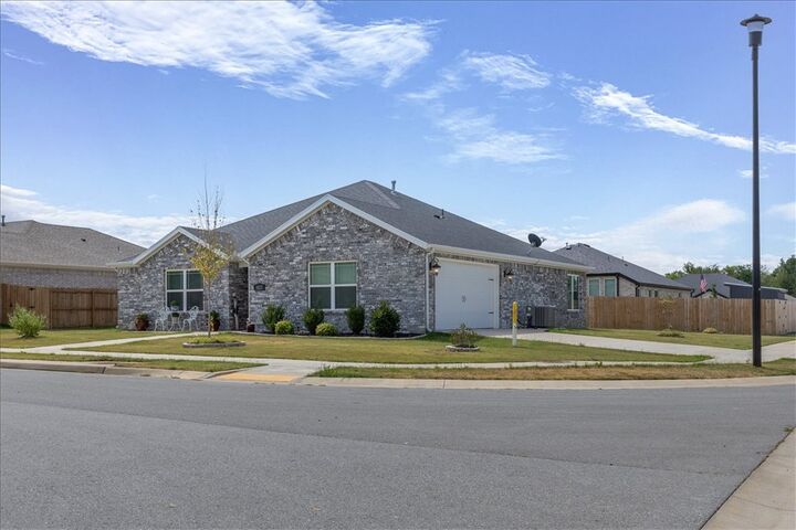 Property Photo: 1025 Domingo Avenue AR 72745