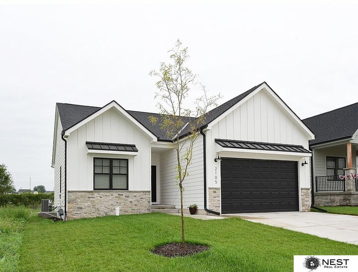 Property Photo: 2105 N Broadway Street NE 68066