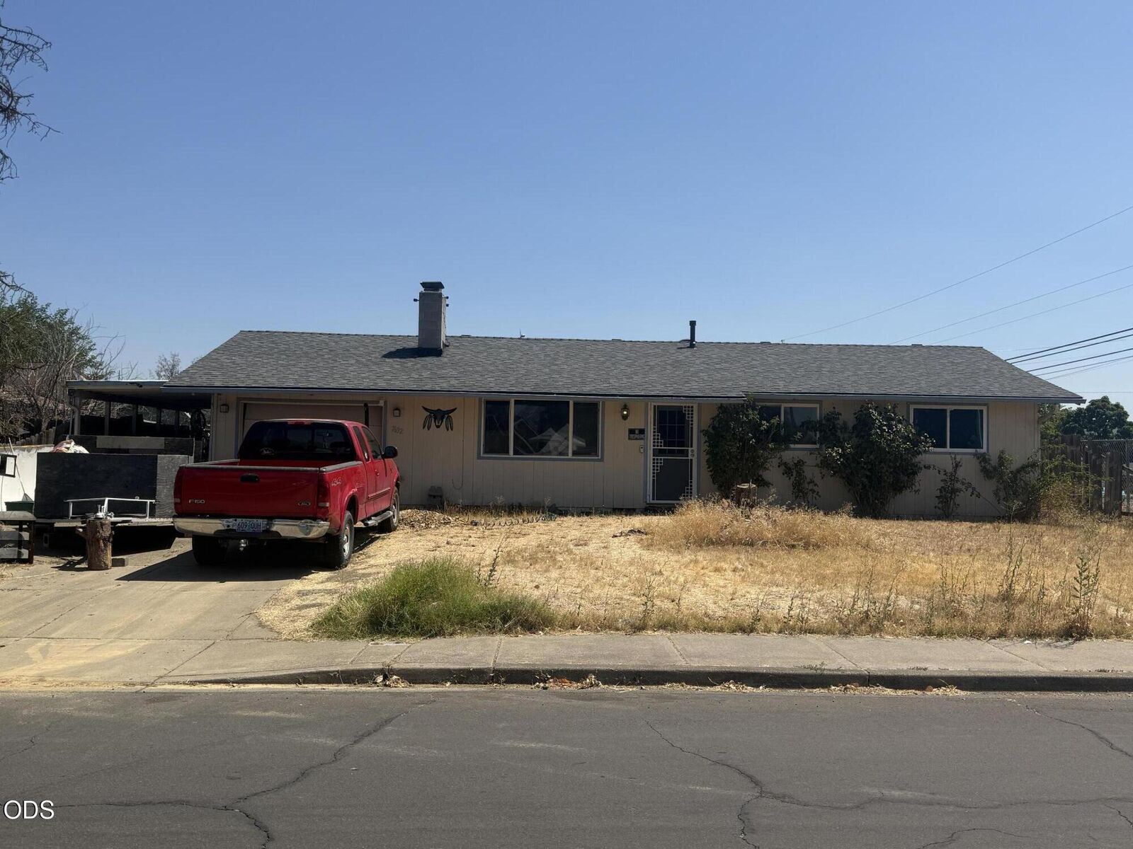 Property Photo: 7632 Gladstone Avenue OR 97503