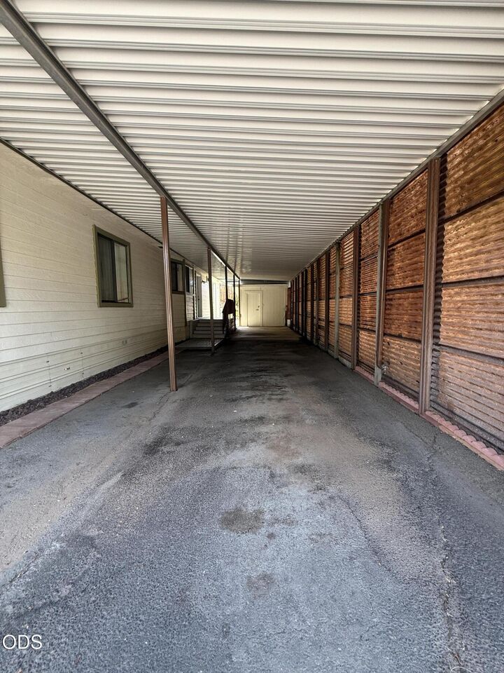Property Photo:  
