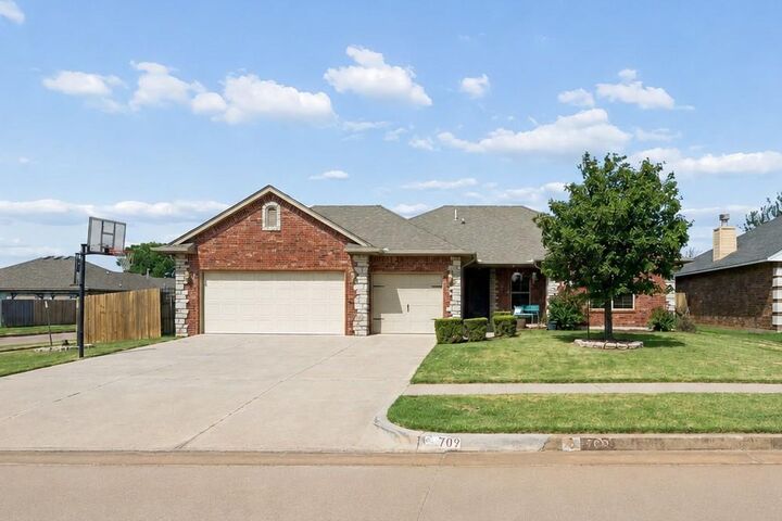 Property Photo:  709 Blue Ridge Road  OK 73160 