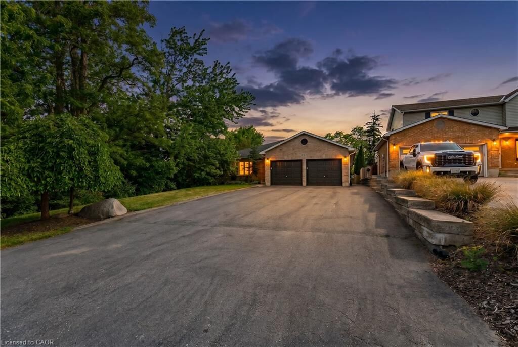 Property Photo:  907 Doon Village Road  ON N2P 1A1 