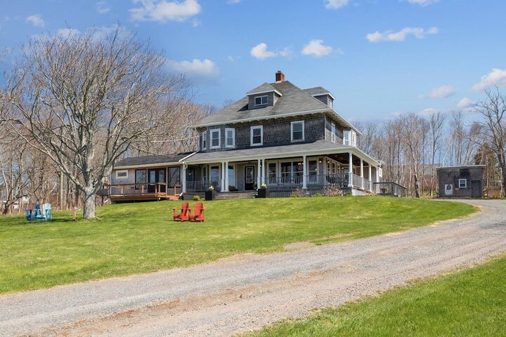 21 Breakwater Street — photo 1