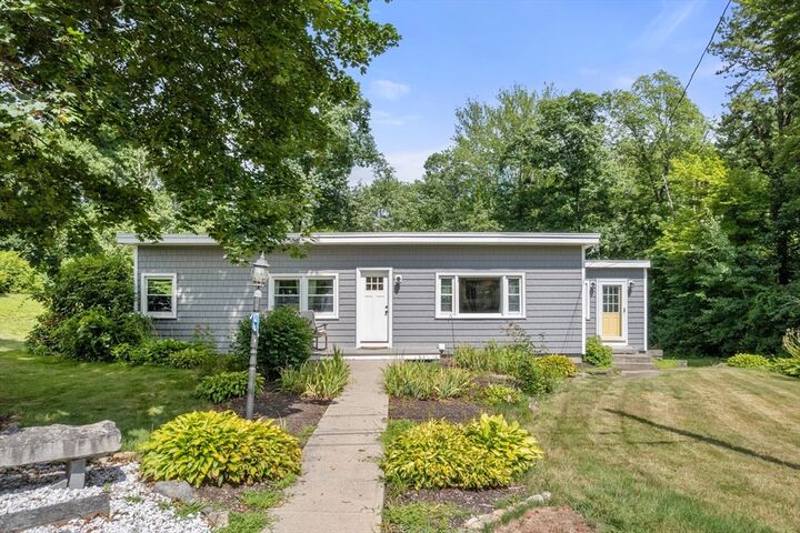 Property Photo:  44 Susan Park Way  MA 01569 