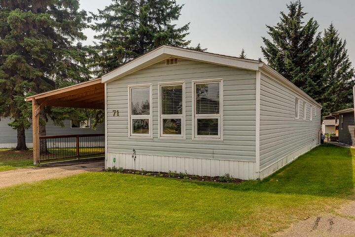 Property Photo:  71 Parkside Avenue  AB T4P 1K1 