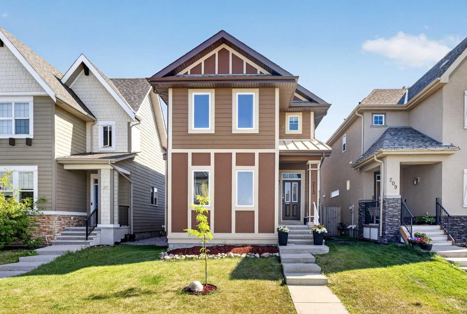 Property Photo:  213 Mahogany Heights SE  AB T3M 0X7 