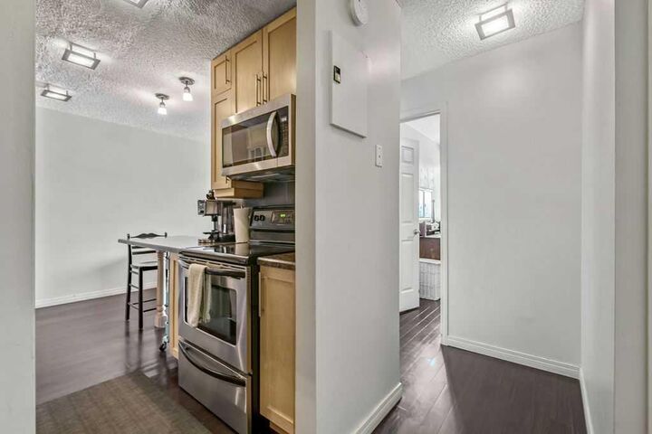 Property Photo: 2140 17A Street SW 402 AB T2T 4R8