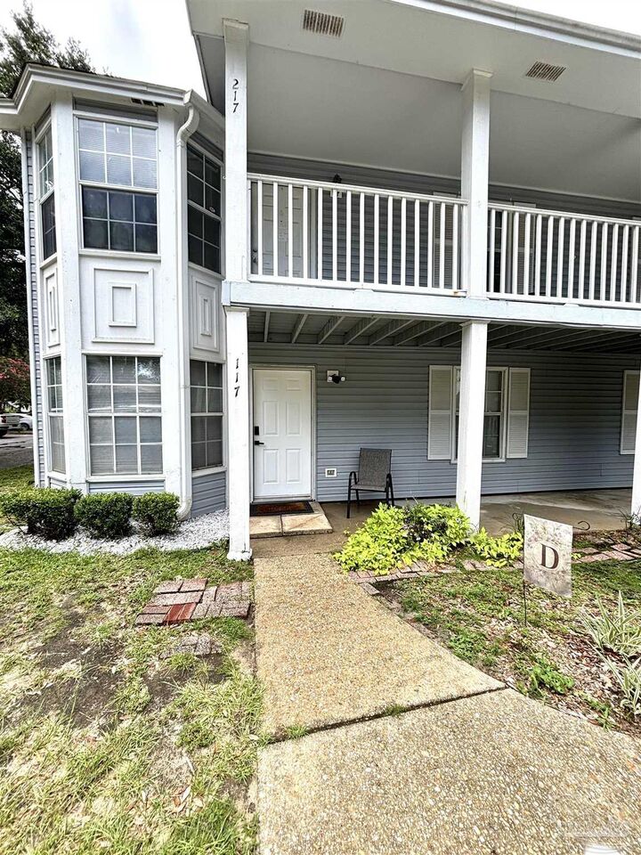 Property Photo:  2813 Langley Ave  FL 32504 