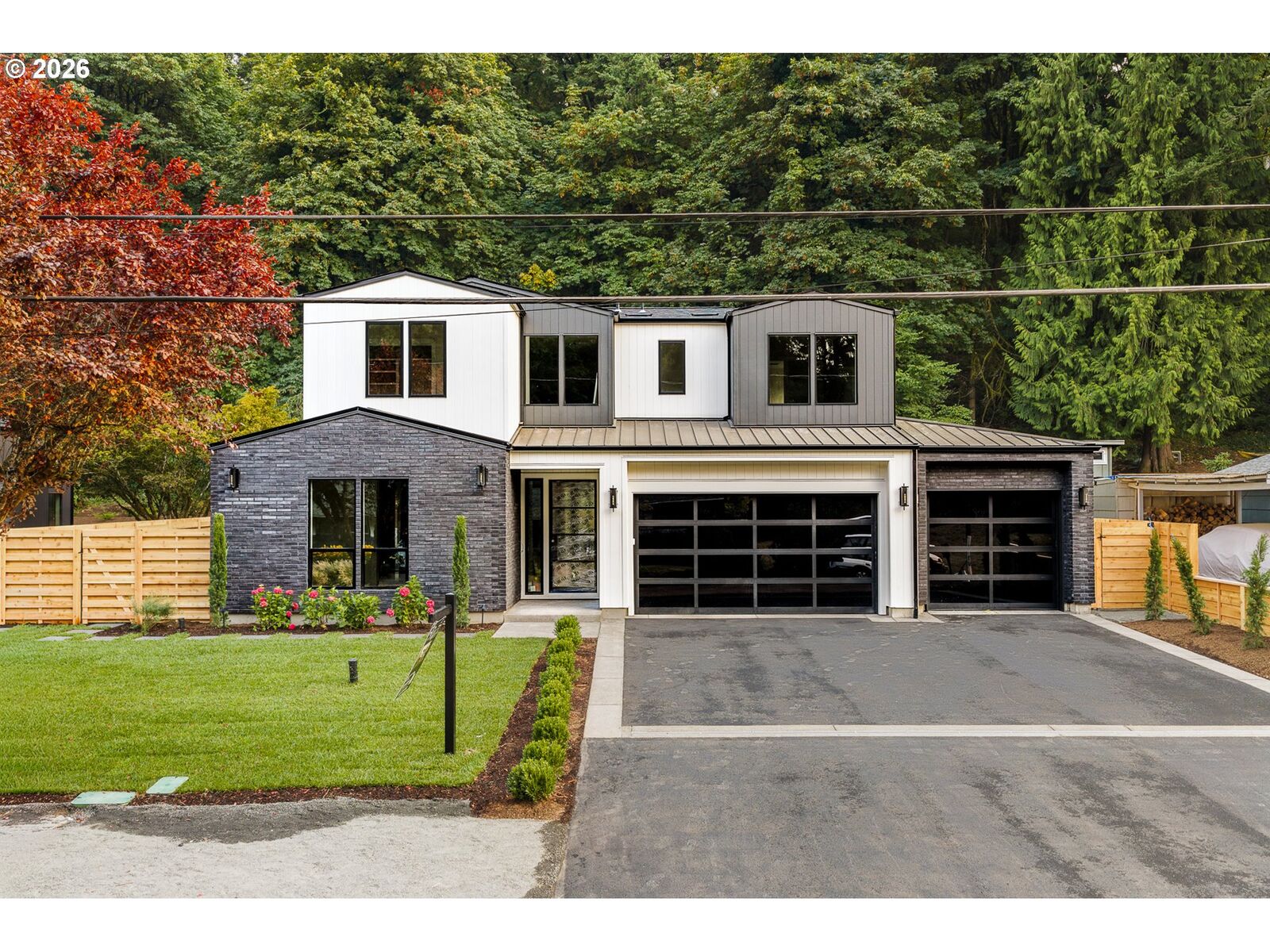 Property Photo: 1190 Oak Ter OR 97034