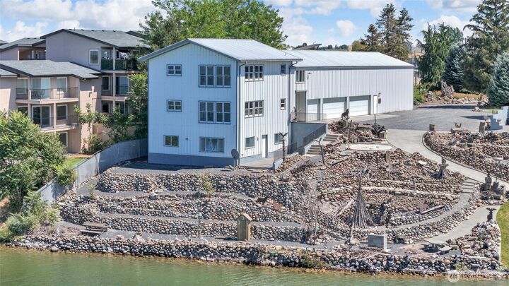 Property Photo:  2922 W Marina Drive  WA 98837 