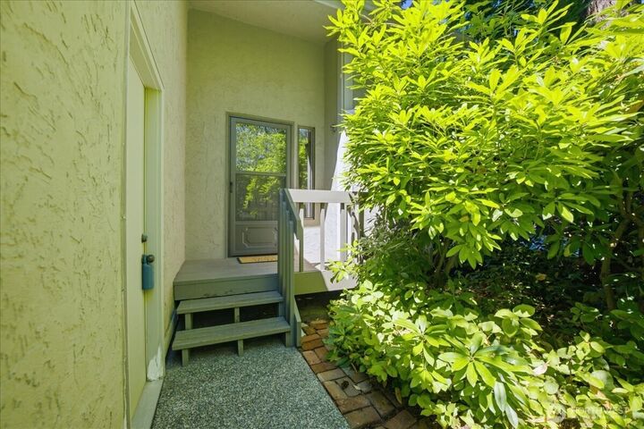 Property Photo:  19507  86th Avenue W 507  WA 98026 