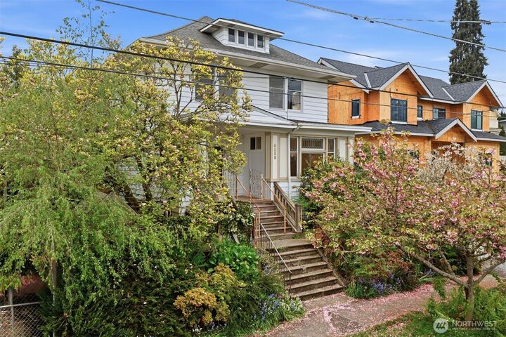 Property Photo:  6238  Woodlawn Avenue N  WA 98103 
